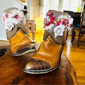 Womens Rustic Boots - One Of A Kind - Size 9 - Floral Accent